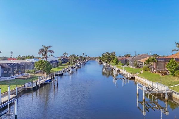 Canal Access to Charlotte Harbor and the Gulf! (Boat lift not available)