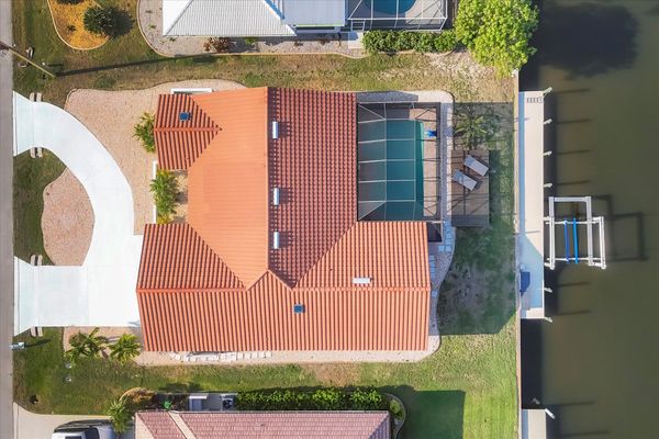 Beautiful 3-Bedroom, 2-Bathroom Canal-front home with Private West facing Pool in Punta Gorda, FL (Boat lift not available)