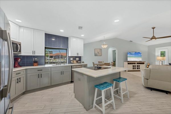 Beautiful, fully-equipped kitchen with new appliances. Kitchen island seats 2