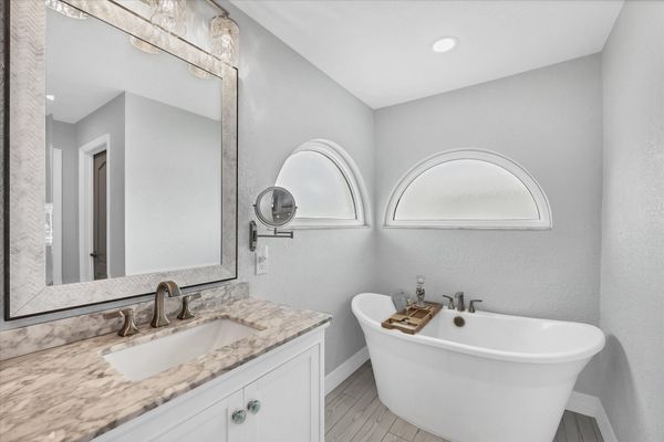 En suite with large walk-in shower, double vanities and soaking tub