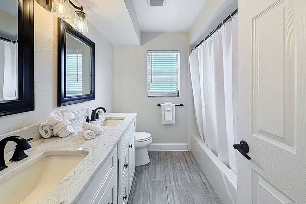 Bathroom 2 with Shower/Tub combo
