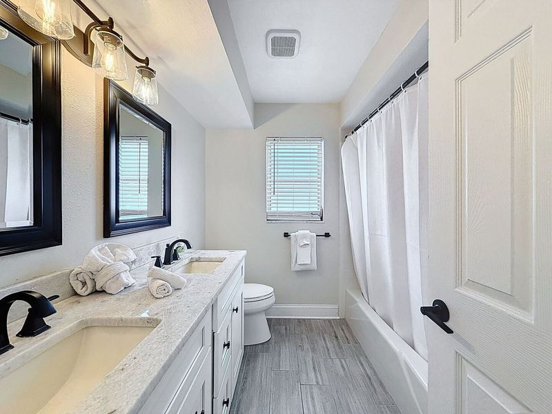 Bathroom 2 with Shower/Tub combo