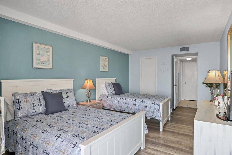 Guest Bedroom with 2 Queen Beds and a 32" TV