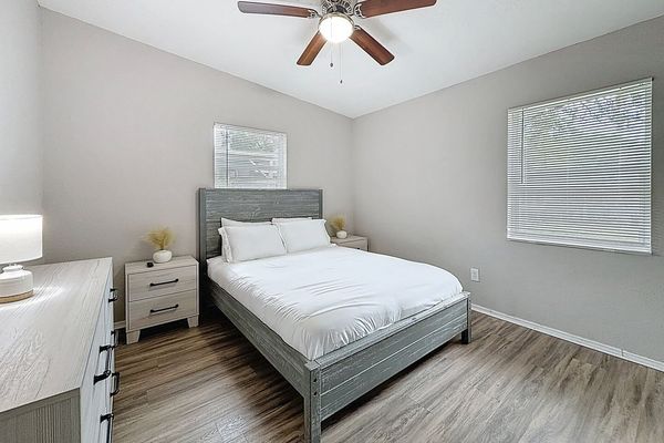 Bedroom 2 - Queen Bed