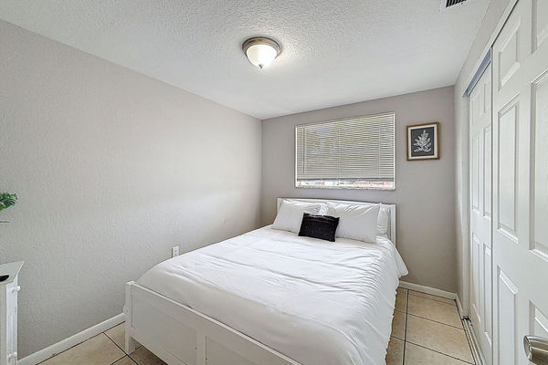 Bedroom 2 - Queen Bed