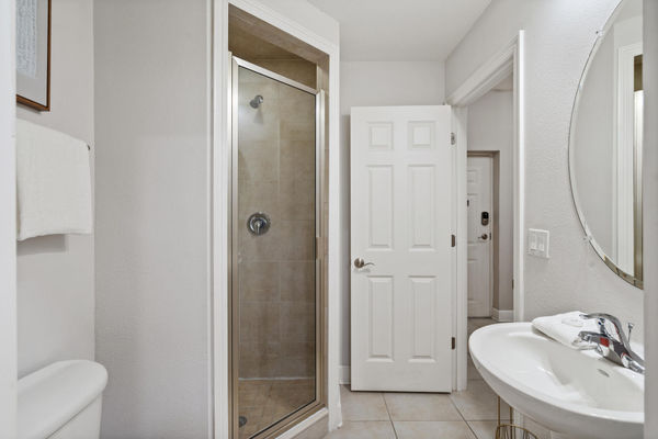 Shared Bathroom 3 1st Floor Shower