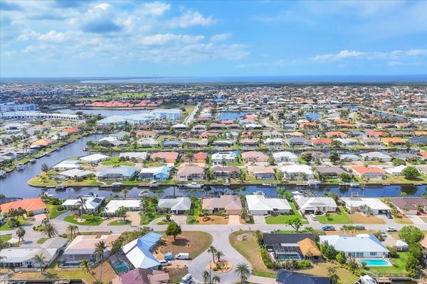 Beautiful 3-Bedroom, 2.5-Bathroom Canal-front home with Private Pool in Punta Gorda Isles
