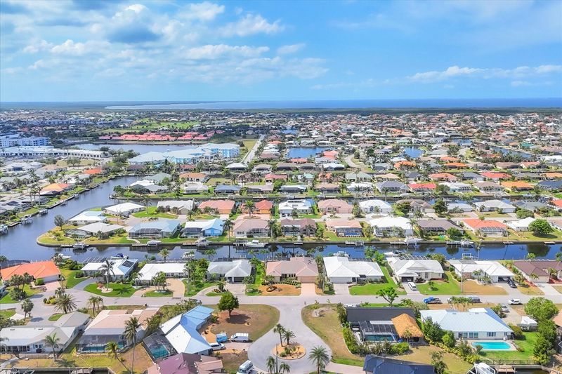 Beautiful 3-Bedroom, 2.5-Bathroom Canal-front home with Private Pool in Punta Gorda Isles