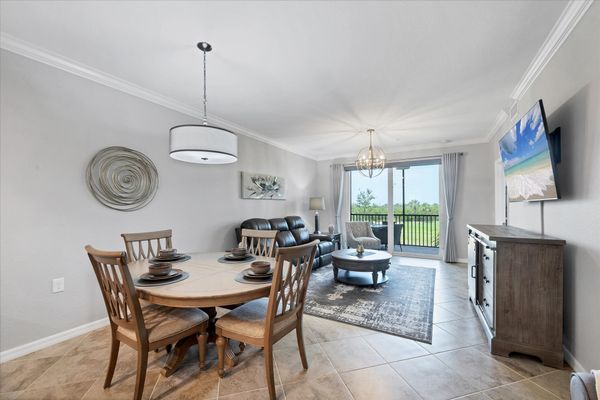 Dining table seats 4