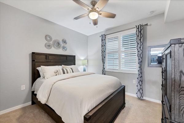 Guest bedroom with queen bed