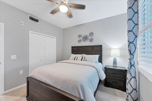 Guest bedroom with queen bed
