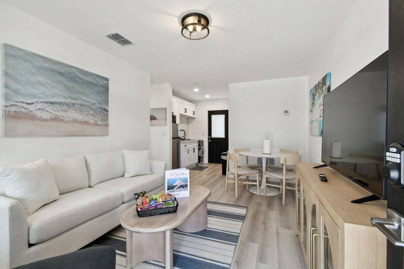 Near Johns Pass | 1 Block from Gulf Shores | Treasure Island