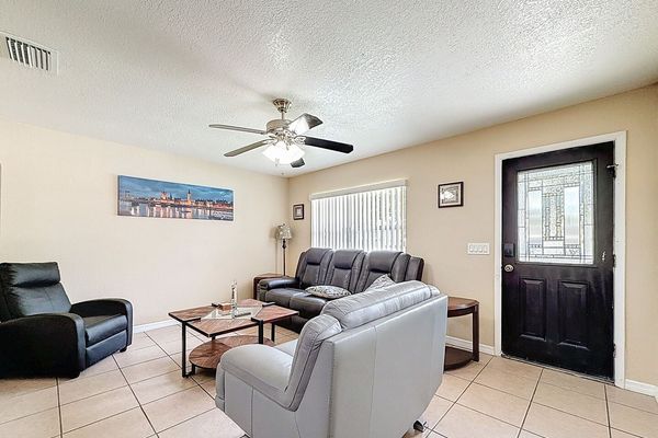 2737 Bel Aire Circle