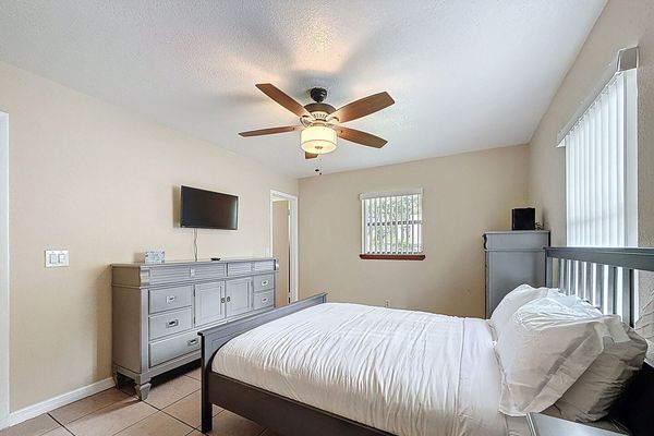 Primary Bedroom - Queen bed, 2 dressers