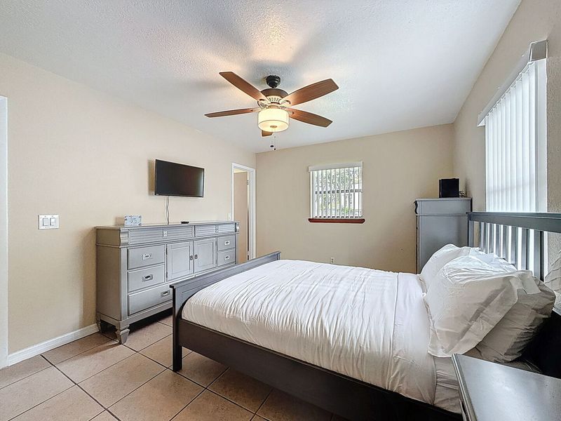 Primary Bedroom - Queen bed, 2 dressers