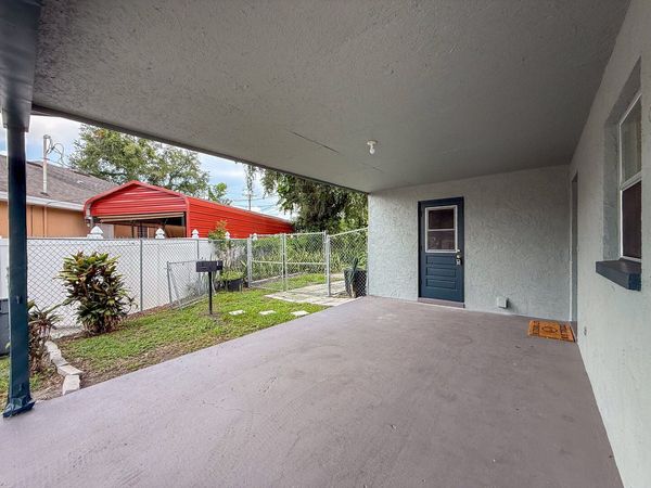 Single car carport