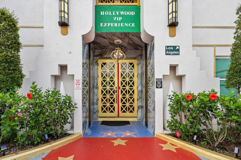 Exterior/Entry