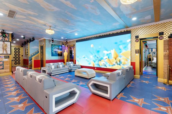 Living Room / 14x9 TV