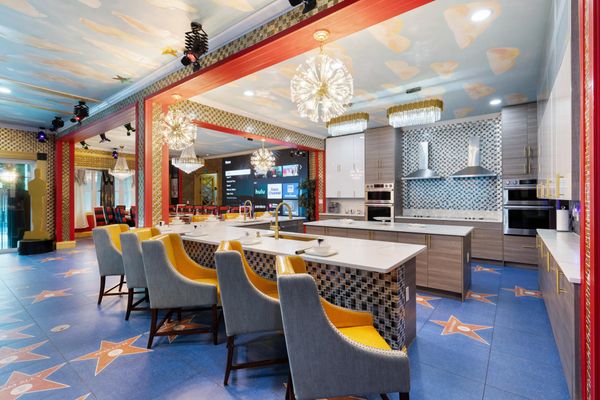 Kitchen/Double Cooktop/2 Two Double Ovens