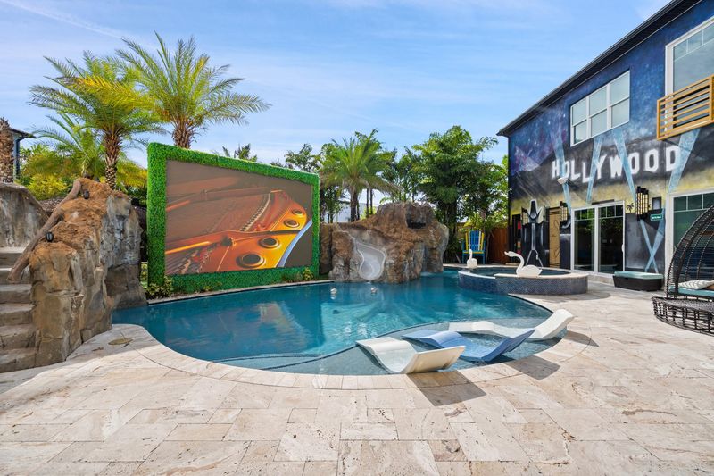 Pool/Lazy River/12x12 TV(1)