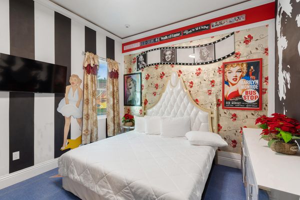 Marilyn Monroe King Suite Bedroom 7 Downstairs 43" Roku TV