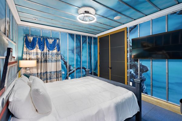 Jaws King Suite Bedroom 18 Upstairs 55" Roku TV