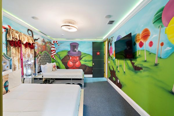 Charlie and the Chocolate Factory 2 Queens Bedroom 13 Upstairs 55" Roku TV