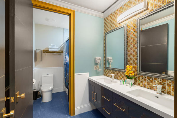 Star Wars Bathroom 11 Tub/ Rain Shower Combo