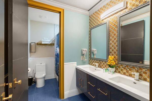 Star Wars Bathroom 11 Tub/ Rain Shower Combo