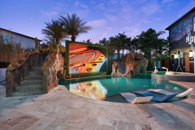 Pool/Lazy River