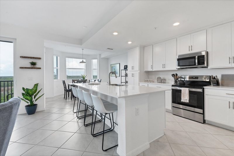 Bright, open, fully-equipped kitchen