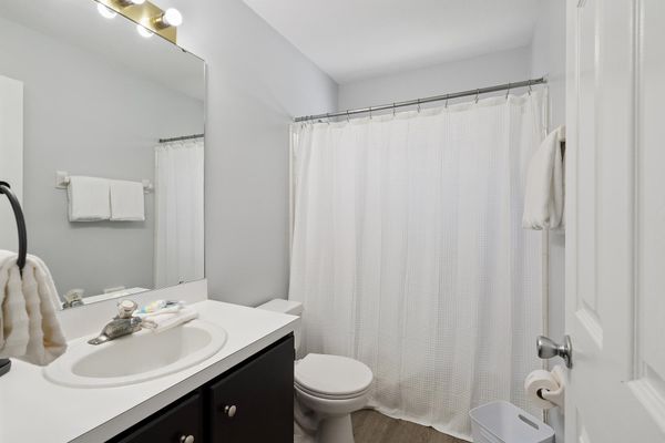 Hall Bathroom 2 
Tub/Showe Combo