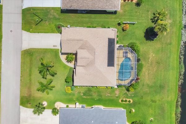 Beautiful 3 bedroom, 2 bathroom waterfront home with private pool in Rotonda West