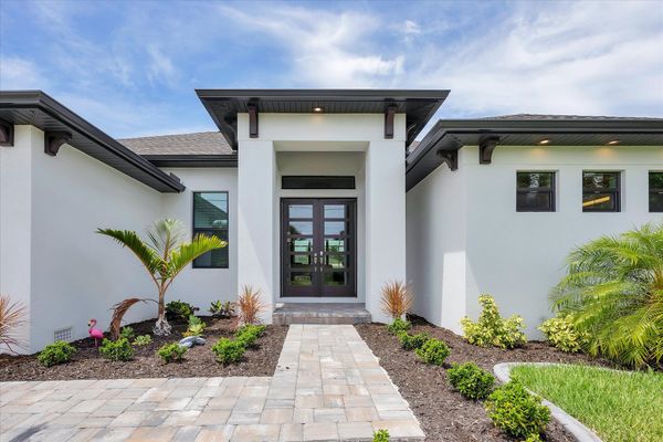 Gorgeous 3 bedroom, 2 bathroom waterfront home with private pool