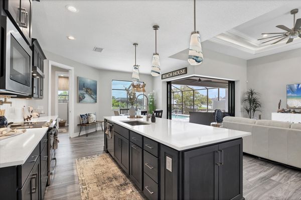 Bright, open, fully-equipped kitchen