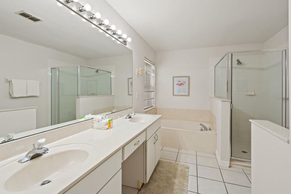 Master King Bathroom 1 Tub & Shower