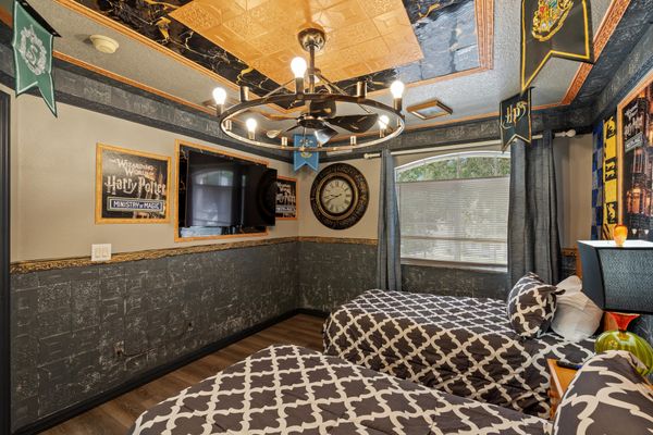 Two Twins Bedroom 4 Harry Potter 55" Roku TV