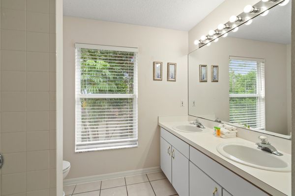 Hall Bathroom Upstairs 2 Tub/Shower Combo