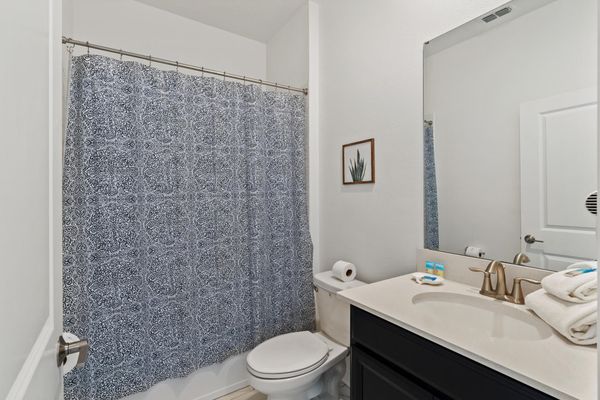 Hall Bathroom 3 Downstairs
Tub/Shower Combo
