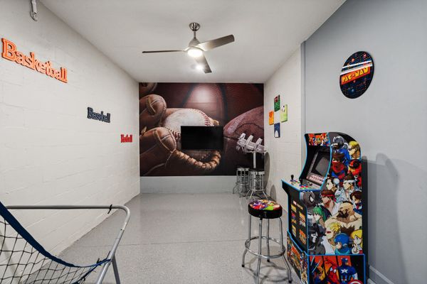 Game Room Downstairs
50" Smart TV Video arcade