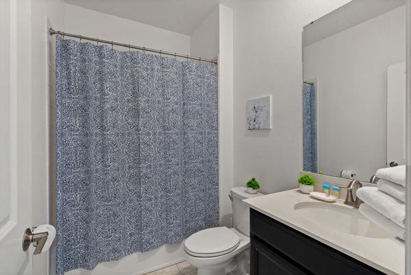 Hall Bathroom 4 Upstairs Tub/Shower Combo