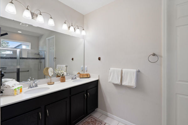 Master King Bathroom 1 Downstairs
Shower