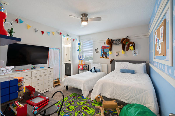 Twin/Double Bedroom 4 Upstairs Shared Bathroom (6) 55" Roku TV Toy Story