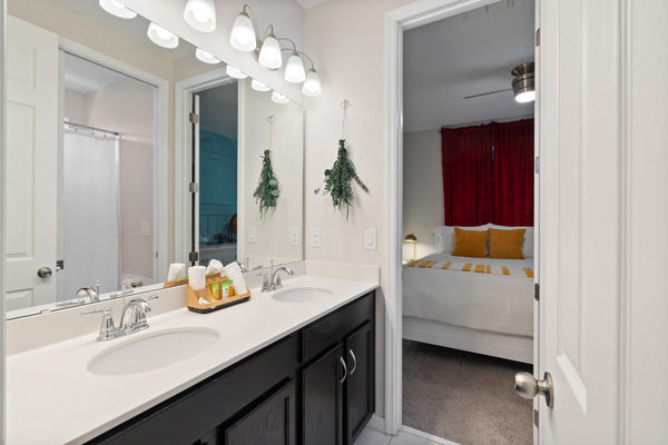 Jack N Jill Bathroom Upstairs 3 Tub/Shower Combo