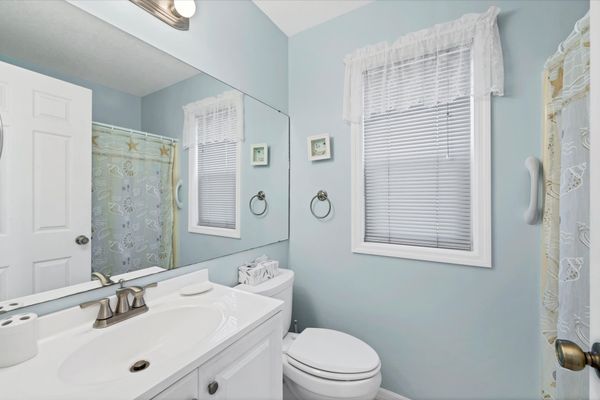 Primary bedroom attached bathroom with vanity area and shower/tub combo