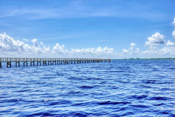Large fishing pier to Myakka River