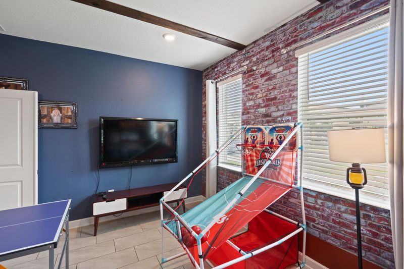 Game Room / Bedroom 10 55" TV Basketball Game