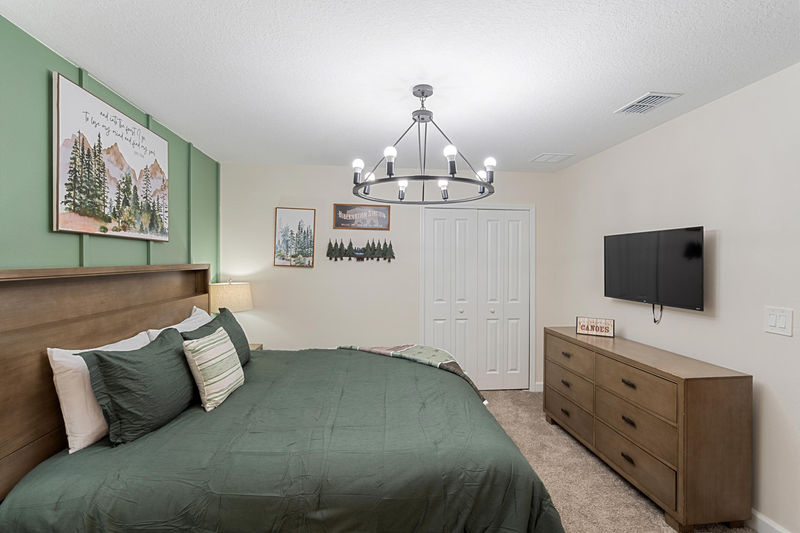 King Bedroom 5 40" Roku TV