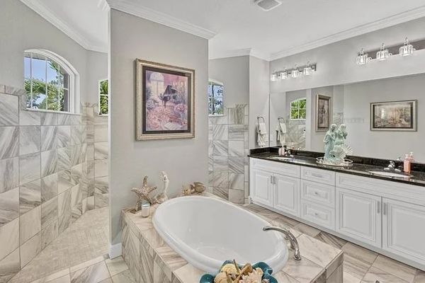 Primary en suite with large walk-in shower, soaking tub and double vanities