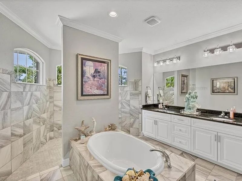 Primary en suite with large walk-in shower, soaking tub and double vanities